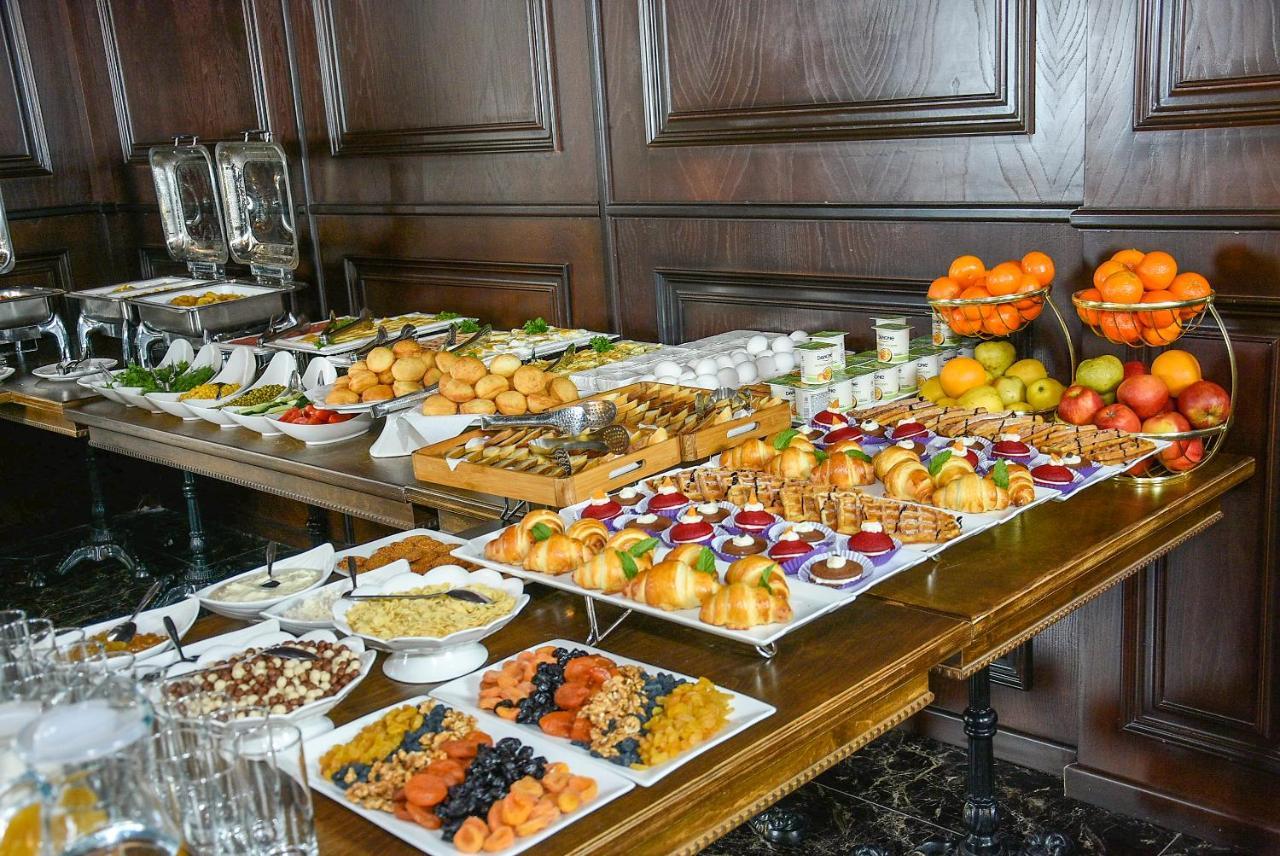 Готель Ramada By Wyndham Turkistan Екстер'єр фото