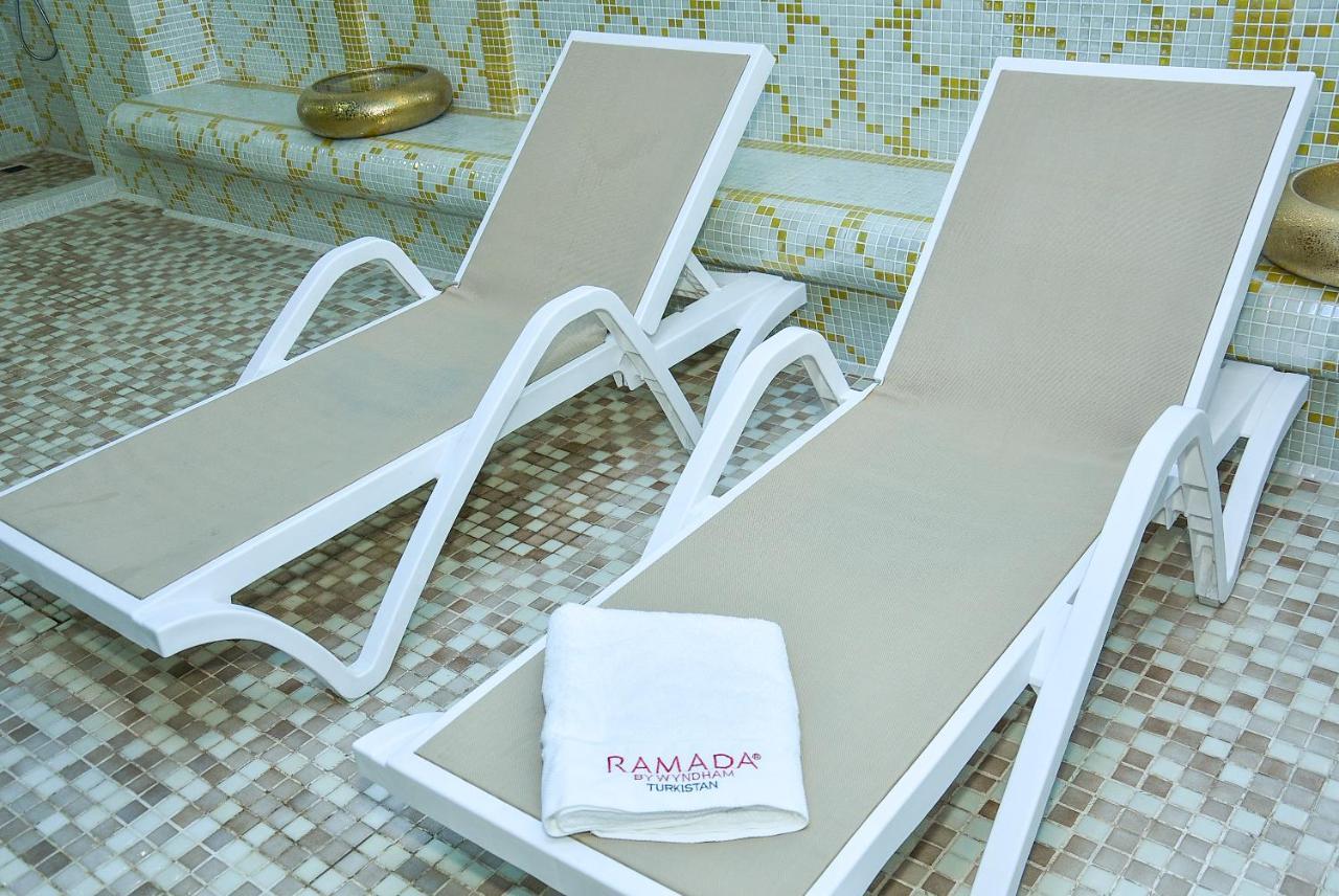Готель Ramada By Wyndham Turkistan Екстер'єр фото