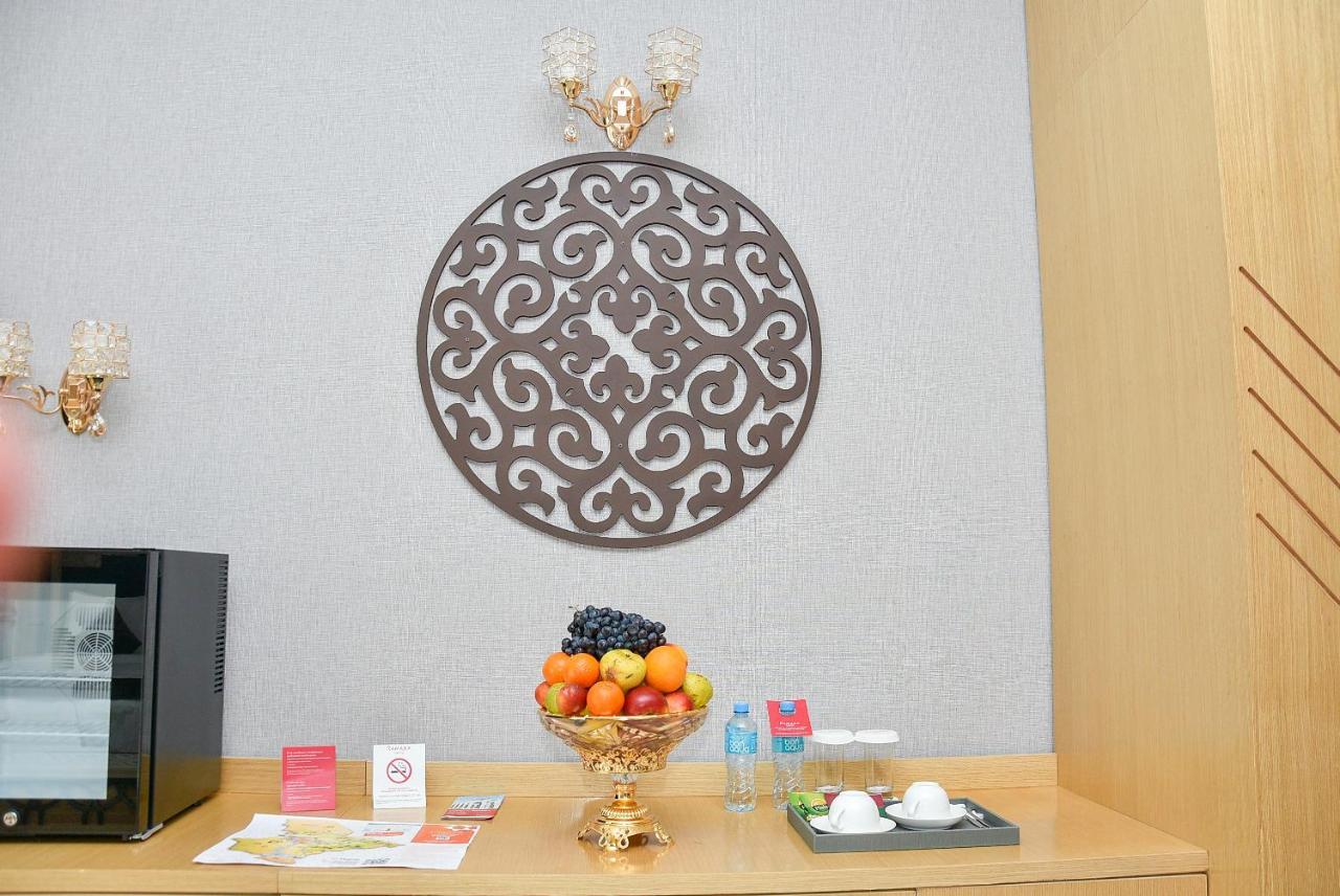 Готель Ramada By Wyndham Turkistan Екстер'єр фото