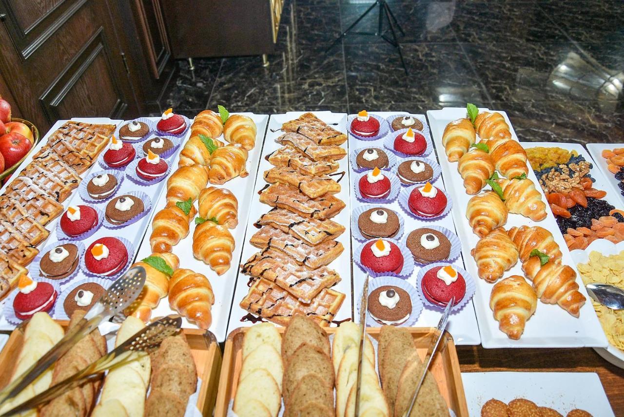 Готель Ramada By Wyndham Turkistan Екстер'єр фото